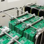 Jak współpraca z doświadczonym producentem przyspiesza realizację projektu urządzenia elektronicznego?